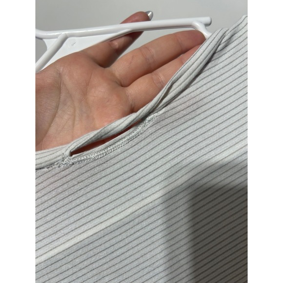 Lululemon Women White Striped With Gold Striped Sleeved Shirt No Size Dot - Picture 4 of 4